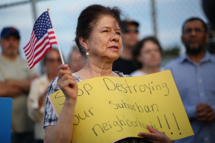 report nyc considers housing migrants in old jail where jeffrey epstein died