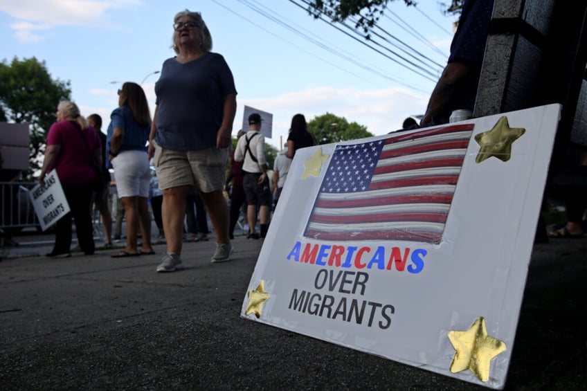 report nyc considers housing migrants in old jail where jeffrey epstein died