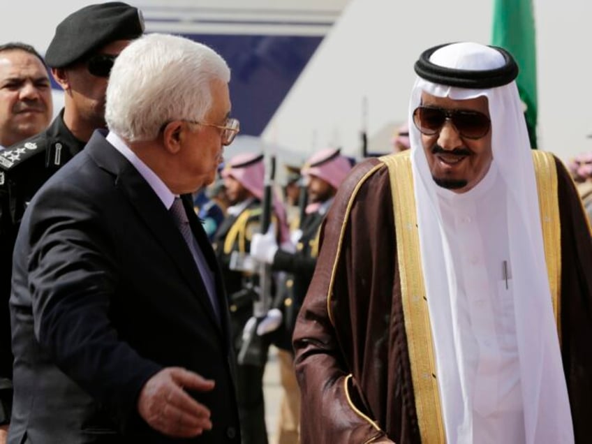 King Salman of Saudi Arabia receives Palestinian president Mahmoud Abbas during his arriva