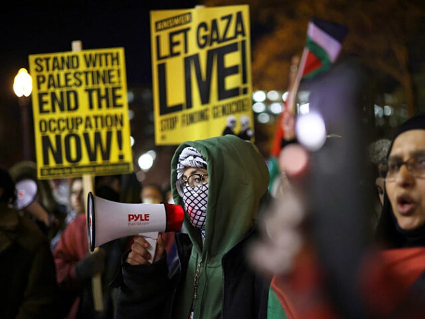 WASHINGTON, DC - NOVEMBER 29: Activists gather outside U.S. State Department for a pro-Pal