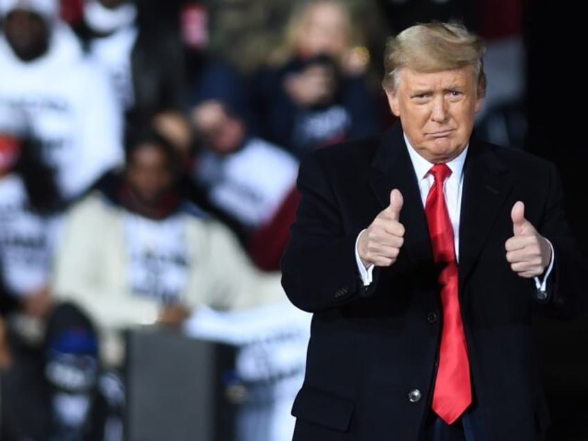 DALTON, GEORGIA, UNITED STATES - 2021/01/04: U.S. President Donald Trump gives a thumbs up