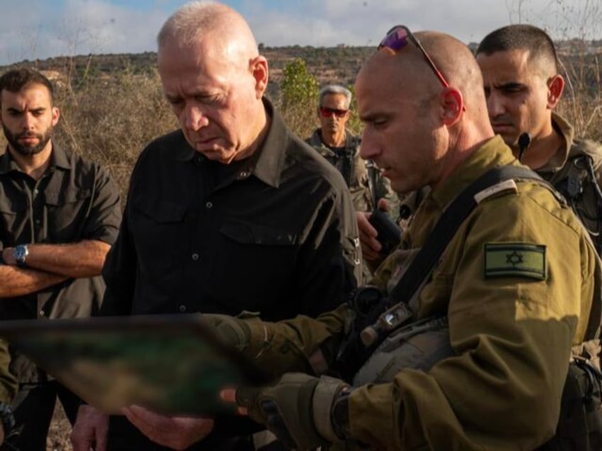 Defense minister Yoav Gallant (Ariel Hermoni / GPO)