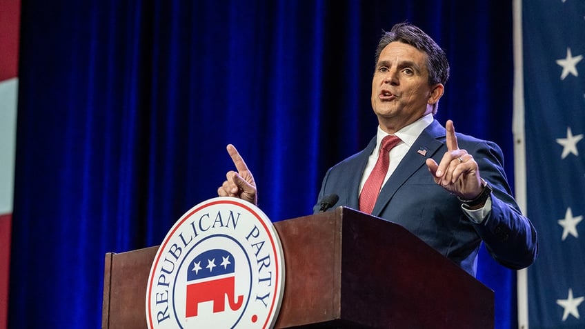 Ryan Binkley speaks in Iowa