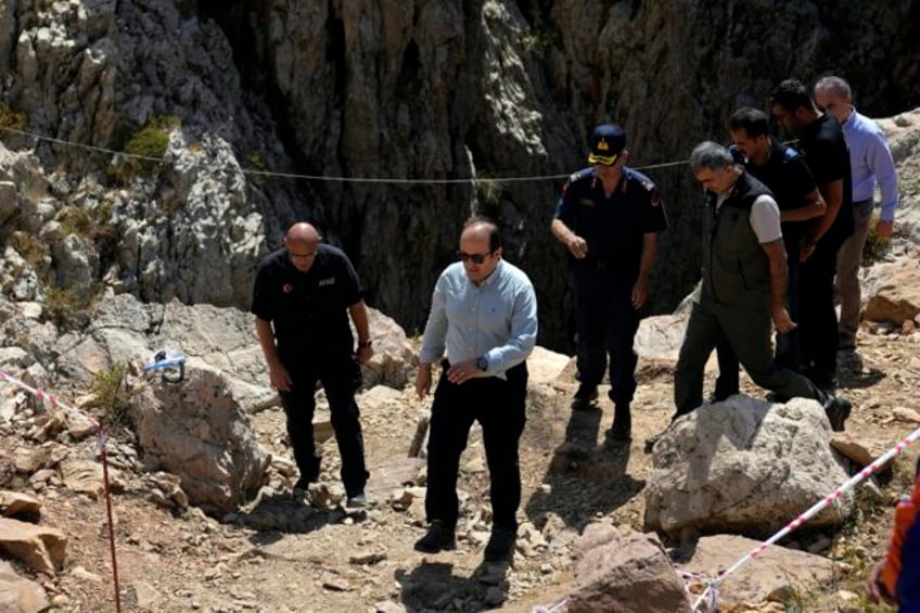 rescue begins of ailing us researcher stuck 3000 feet inside a turkish cave turkish officials say