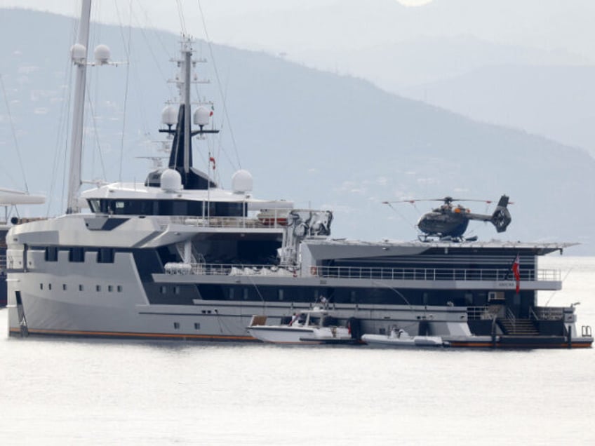 researchers jeff bezoss 500m superyacht generates 7k tons of carbon emissions yearly