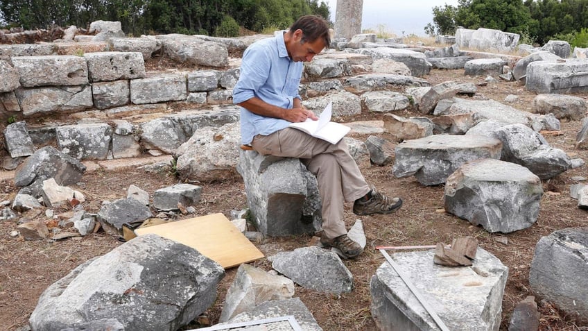 Archeologist Christopher Ratté