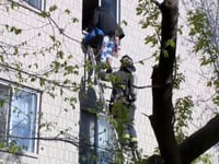 Residents jump from windows during Milwaukee apartment fire that kills 4