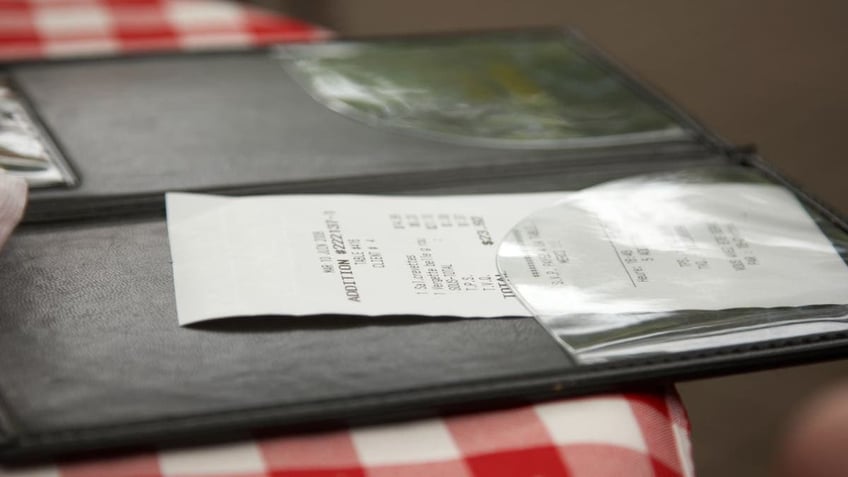 restaurant grilled for imposing fee on bad children and adults unable to parent