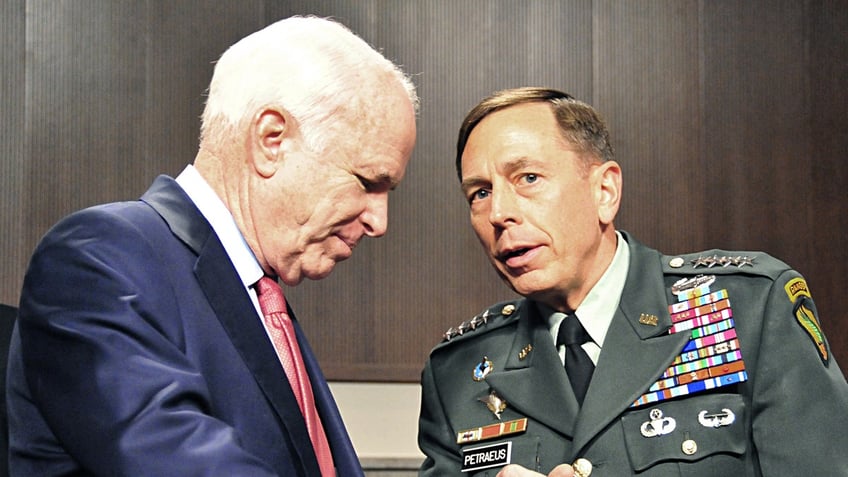 retired gen petraeus gives scathing review of afghanistan exit but backs bidens ukraine response