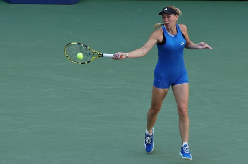 returning wozniacki extends us open run into last 16