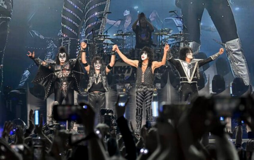 review the long kiss goodbye ends at new yorks madison square garden but kiss avatars loom