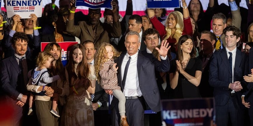 rfk jr remains thorn in bidens side as 2024 polls show kennedy holding onto sizable chunk of dem voters