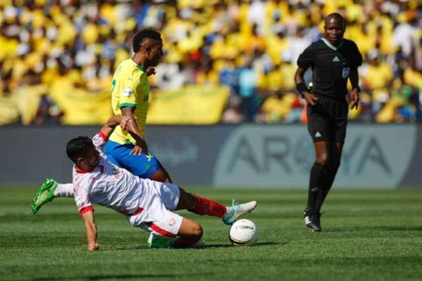 Lucas Ribeiro (R) playing for Mamelodi Sundowns against Wydad Casablanca in the African Fo