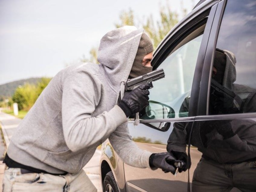 rideshare driver shoots two alleged robbers in chicago