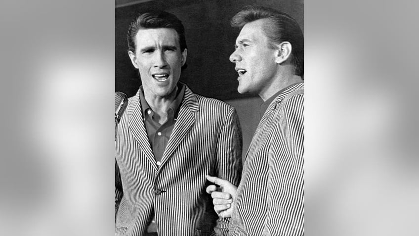 Righteous Brothers singing