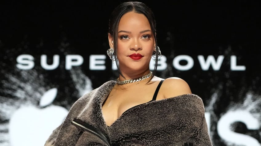 rihannas viral lingerie model for savage x fenty brand calls for fat people to be celebrated