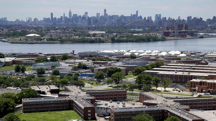 rikers island staffer slashed by inmate at troubled nyc jail complex