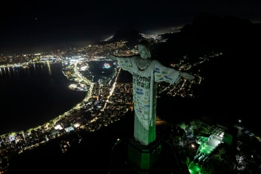 rios iconic christ statue welcomes taylor swift with open arms thanks to swifties and a priest