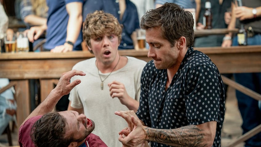Jake Gyllenhaal fighting a guy in "Road House"