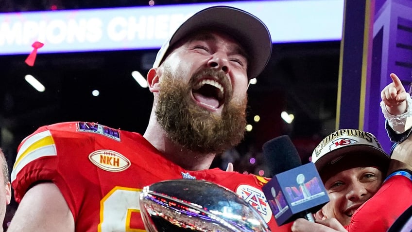 Travis Kelce celebrates