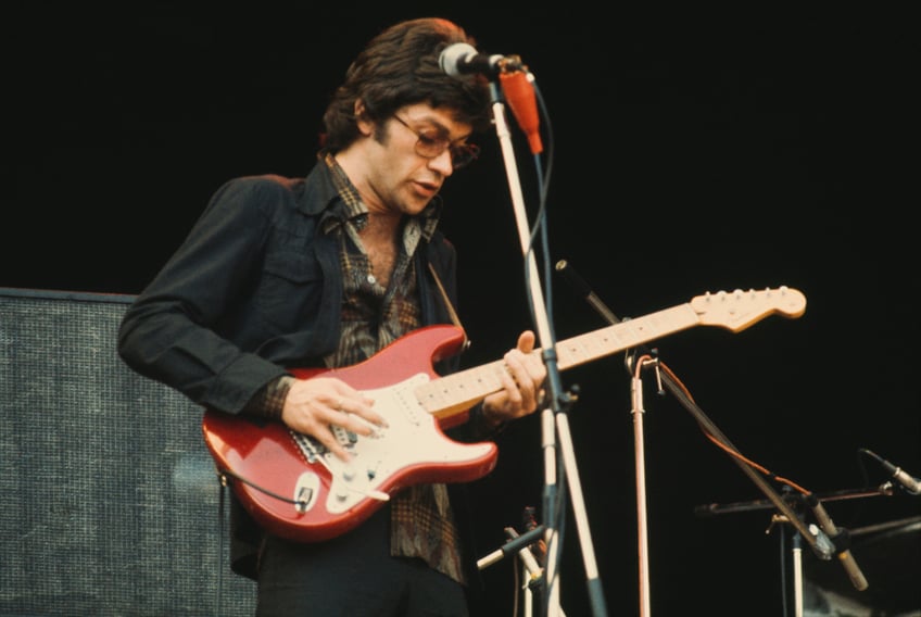 robbie robertson lead guitarist and songwriter of the band dies at 80