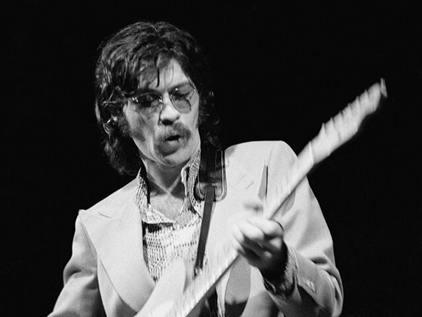 robbie robertson lead guitarist and songwriter of the band dies at 80