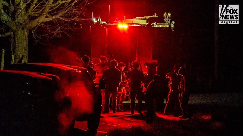 robert card manhunt experts weigh maine mass murder suspects potential escape routes