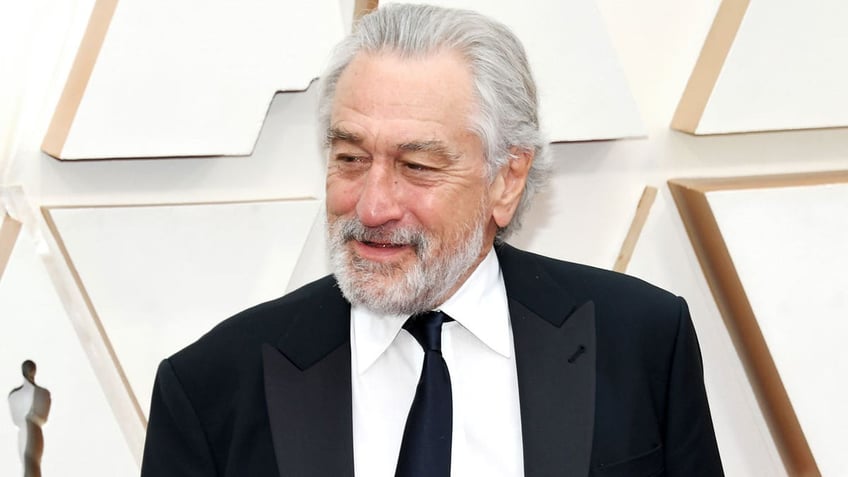 robert de niro testifies discrimination lawsuit is all nonsense