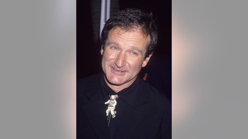 Robin Williams at the Mrs Doubtfire premiere