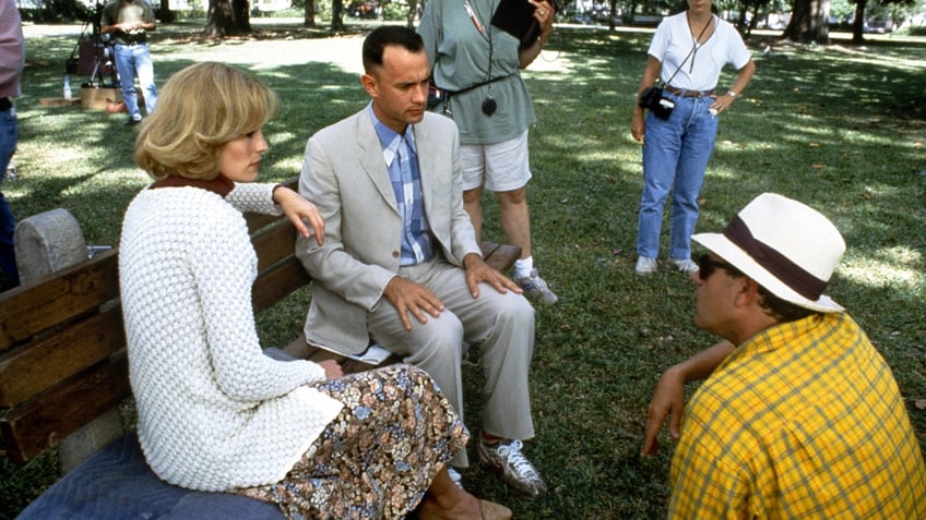 The cast of Forrest Gump on set