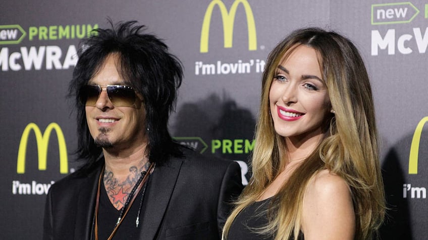 NIKKI SIXX ON RED CARPET WITH COURTNEY