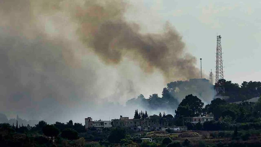 rocket strikes un peacekeepers hq in southern lebanon as fighting escalates at israels northern border