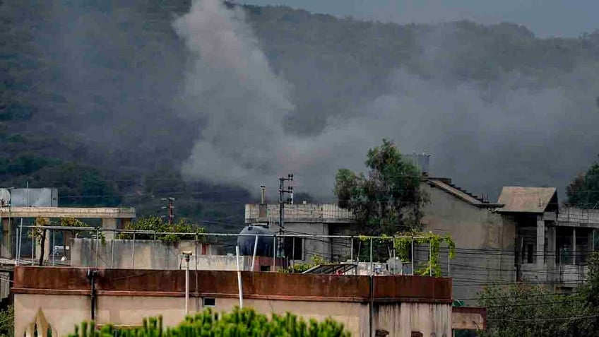 rocket strikes un peacekeepers hq in southern lebanon as fighting escalates at israels northern border