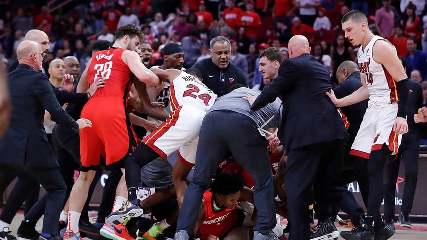 Heat and Rockets players brawl