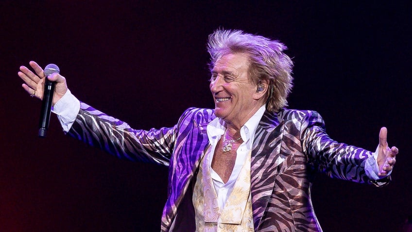 Rod Stewart performing