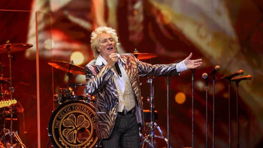 rod stewart rejects saudi arabia concert opportunity over their human rights abuses