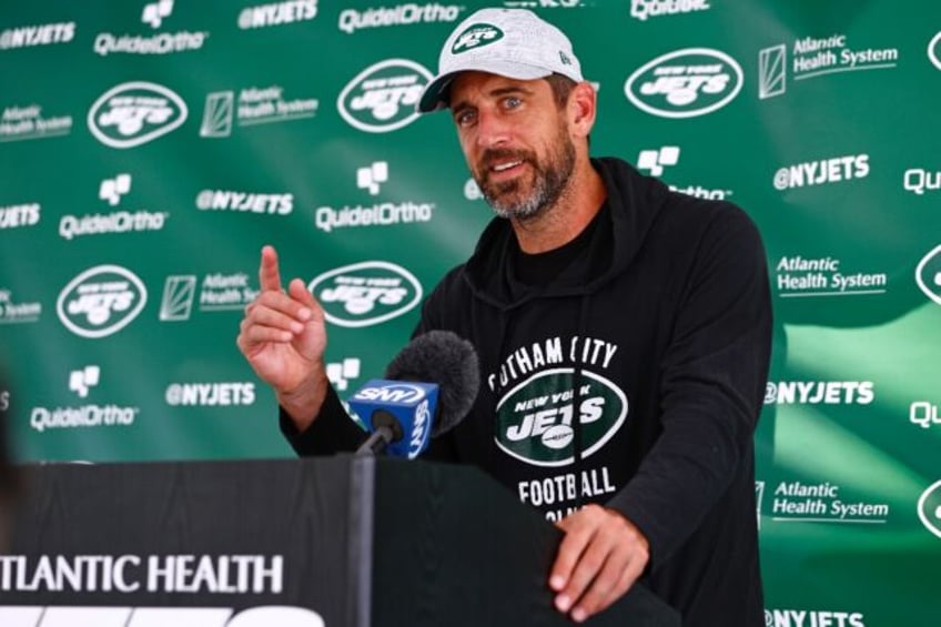 rodgers says he expects to be with jets more than one year