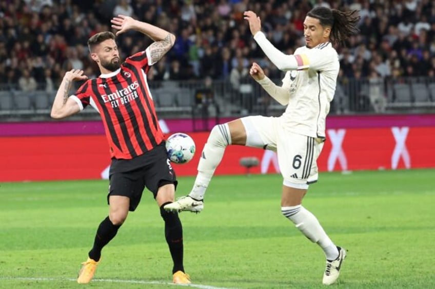 Olivier Giroud (L) battles with Roma's Chris Smalling during AC Milan's 5-2 defeat in Pert