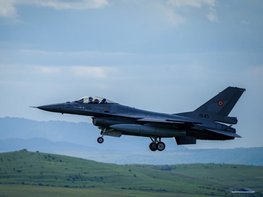 14 May 2024, Romania, Campia Turzii: A Romanian Air Force F-16 fighter jet lands at 71st A