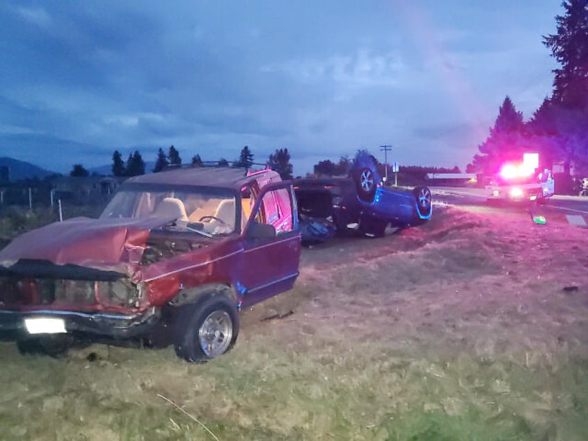 romanian migrants injured in human smuggling car crash after crossing canadian border into washington