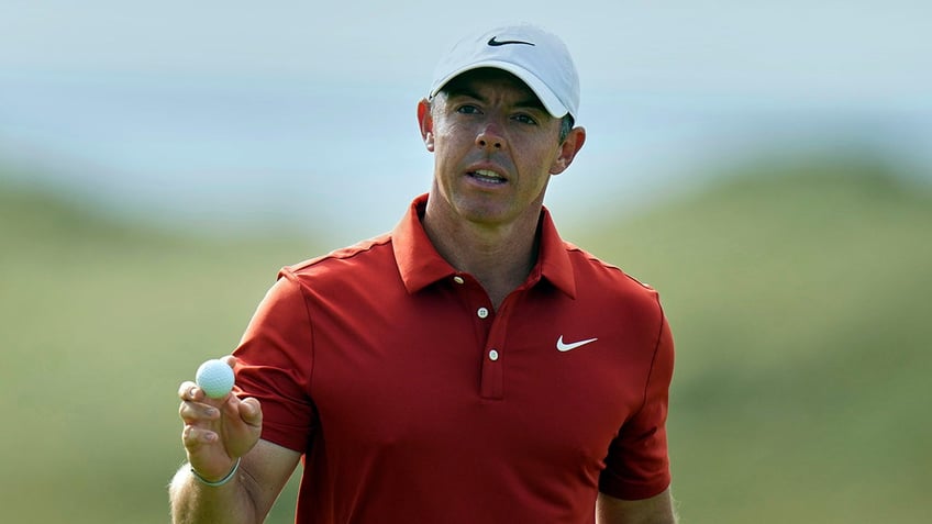 Rory McIlroy acknowledges crowd