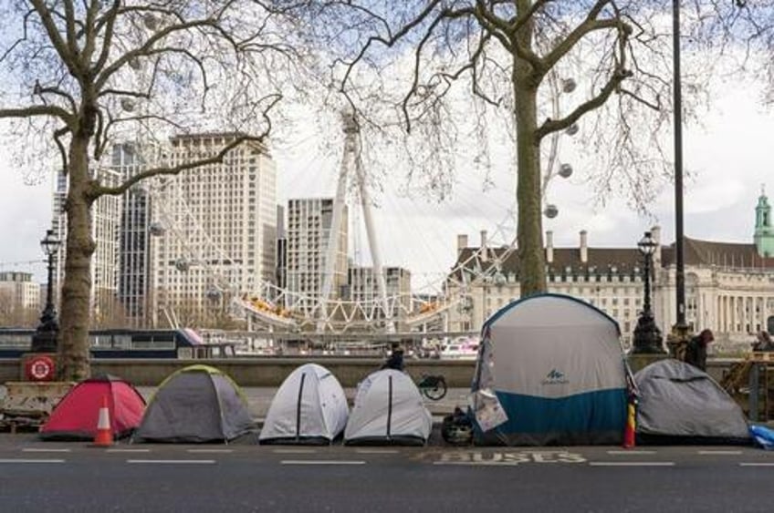 rough sleeping in london hits record high as migrants become majority living on the streets