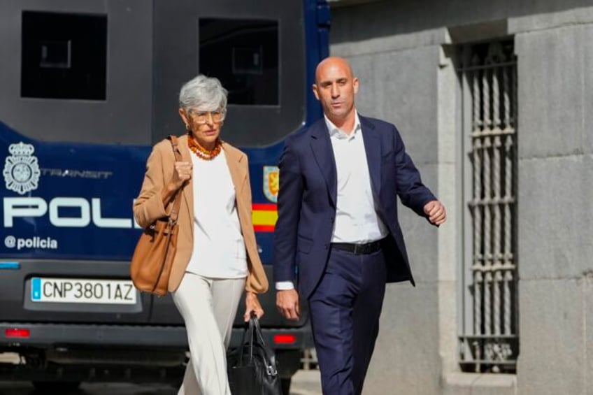 rubiales arrives at spanish court to be questioned for kissing a player at womens world cup