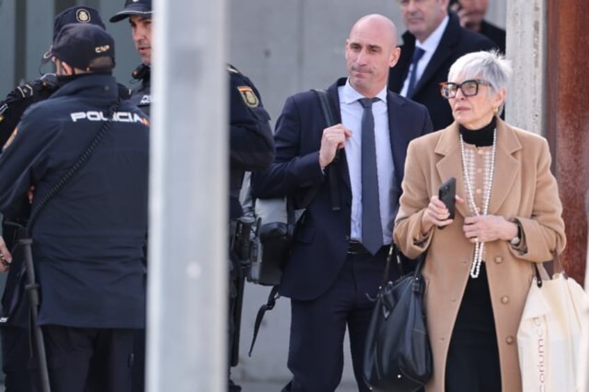 Luis Rubiales (2R) and his lawyer Olga Tubau (R) leave the court of San Fernando de Henare