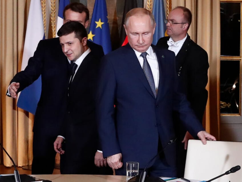 Russian President Vladimir Putin, right, and Ukrainian President Volodymyr Zelenskiy arriv