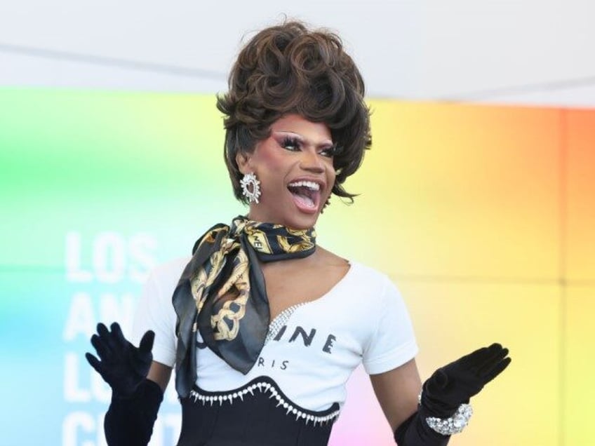 RuPaul's Drag Race Season 16 Queen Xunami Muse joina seniors for Cardio Soul dance class a
