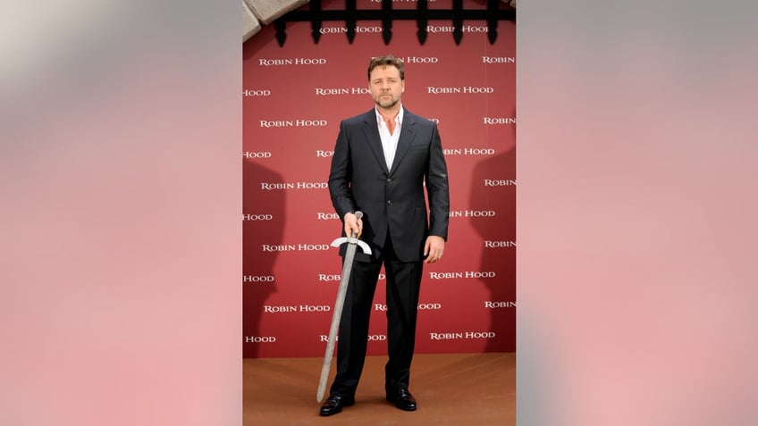 russell crowe at robin hood premiere