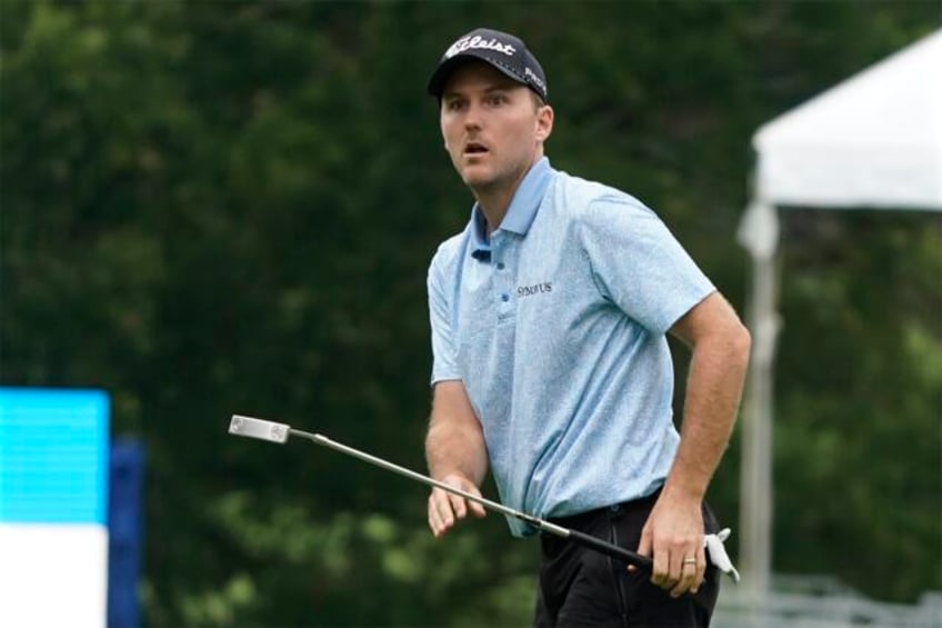 russell henleys strong finish gives him a 62 and a 1 shot lead at wyndham