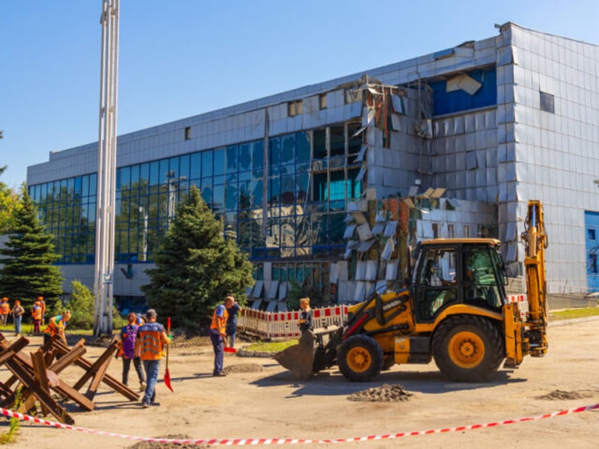 russia bombs ukrainian grain storage facilities ports on europes border