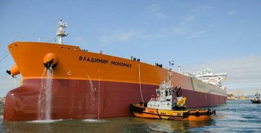 russia boosts use of sanctioned tankers to export its oil